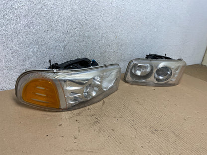 2001 - 2006 GMC Yukon Halogen Left+Right Side Set Headlights af3150 DG2