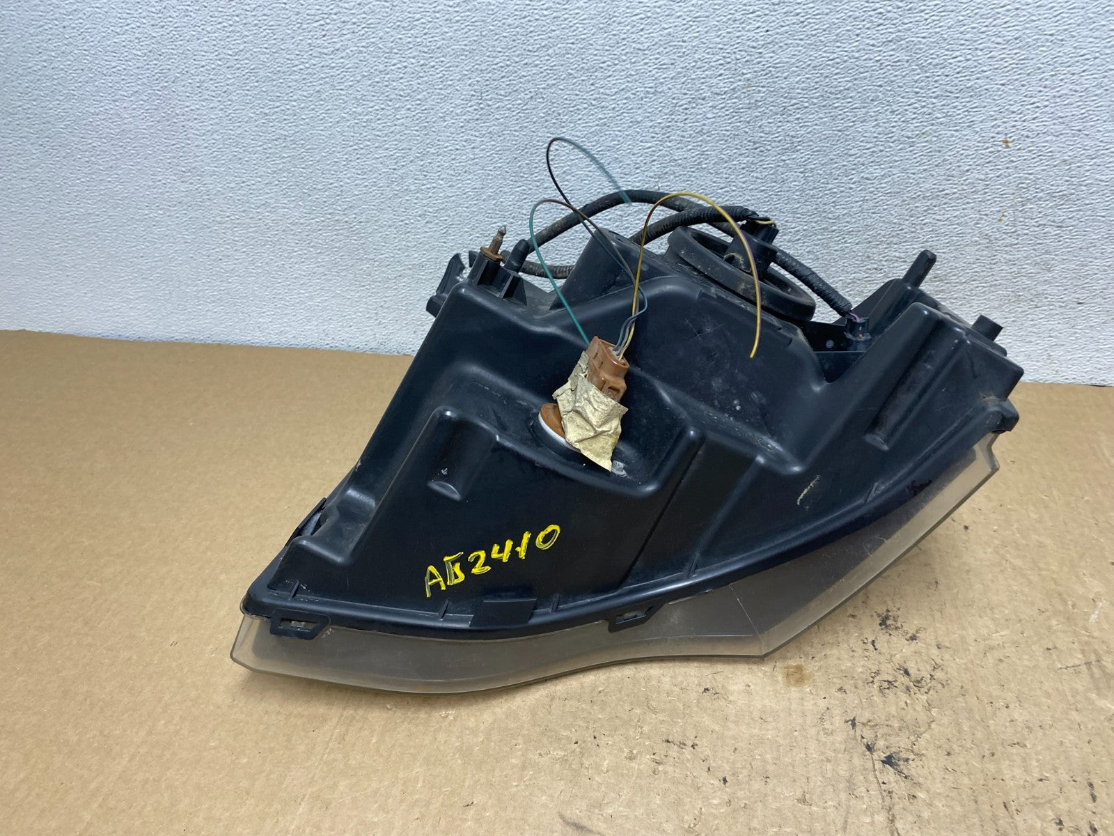 2007 to 2014 Ford Expedition Right Passenger RH side Headlight Halogen AG2410 DW8