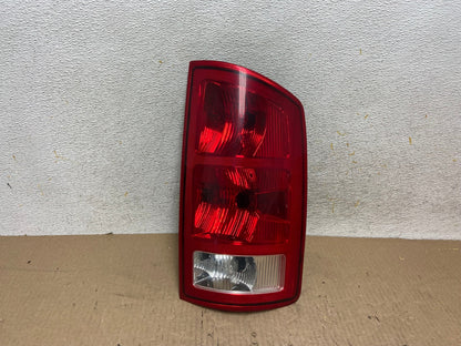 2002 to 2006 Dodge Ram 1500 Right passenger Rh side Tail Light AH5942 LK0