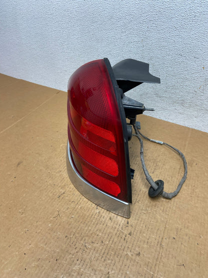 1998-2003 Ford Crown Victoria Right Passenger Rh Side Tail Light AE0576 LK1