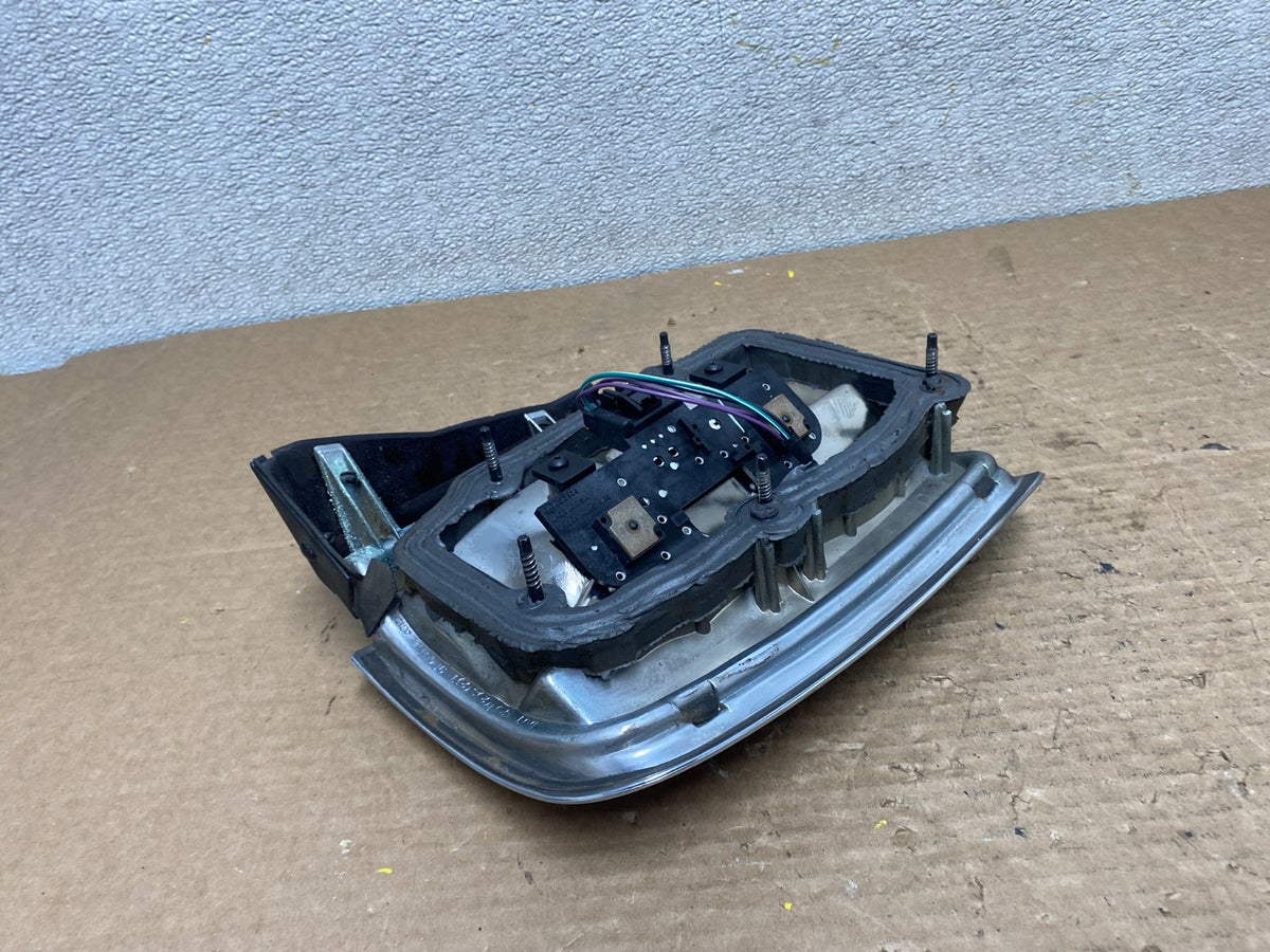 1991 - 1996 Oldsmobile 98 Ninety Eight Right Passenger RH Tail Light Z2915 DG4