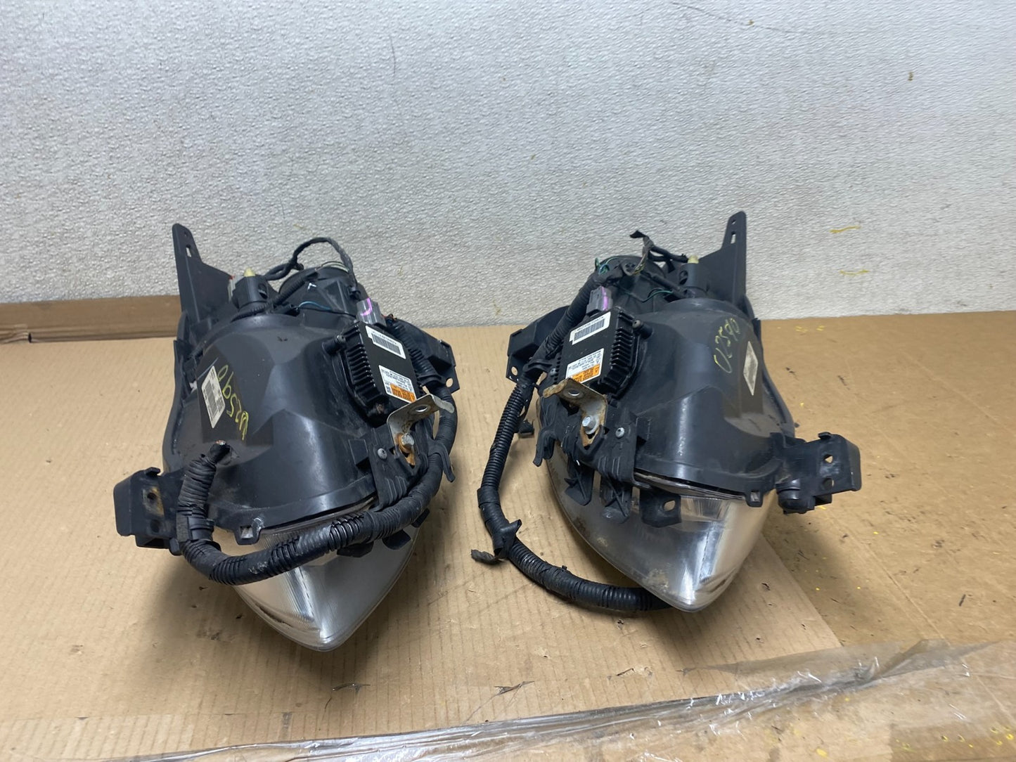 Sedan 2010 2011 2012 Nissan Altima Headlights XENON Left+Right Side U2590 DW16