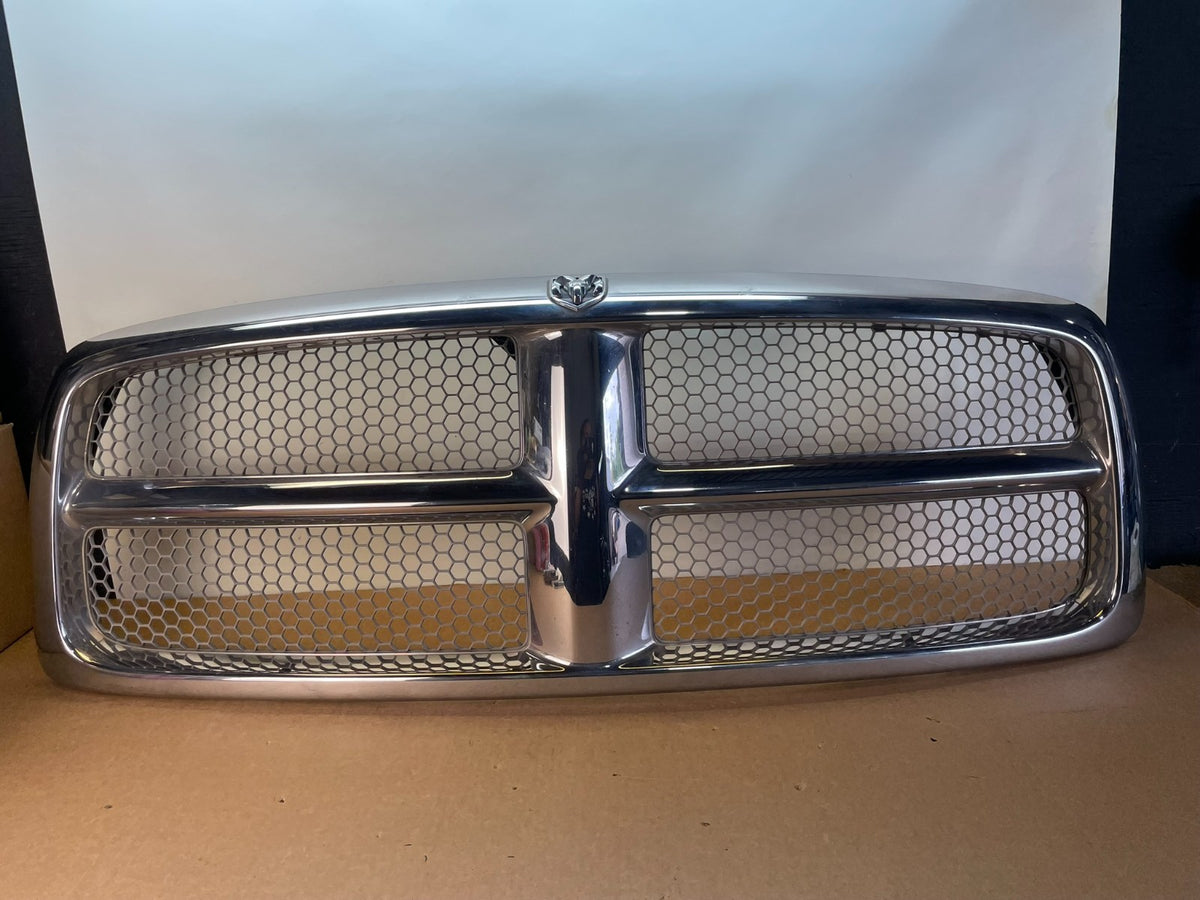 2002 2003 2004 2005 Dodge Ram 1500  Upper Front Grill Grille AH0195 DG0