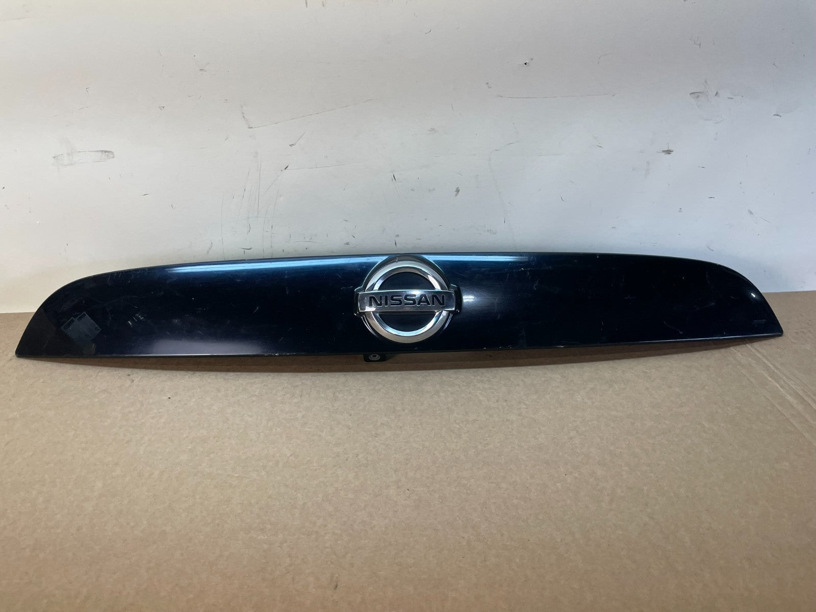 2011-2014 Nissan Juke Rear Trunk Tailgate Liftgate Emblem Panel AG2809 MS0