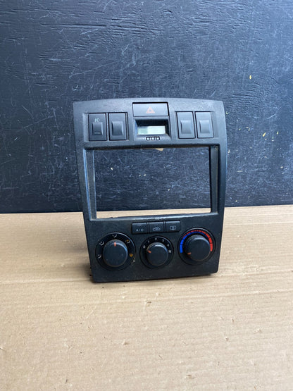 2003-2006 Hyundai Tiburon Center Radio Climate Control Air Vent Bezel AG0063 DG0