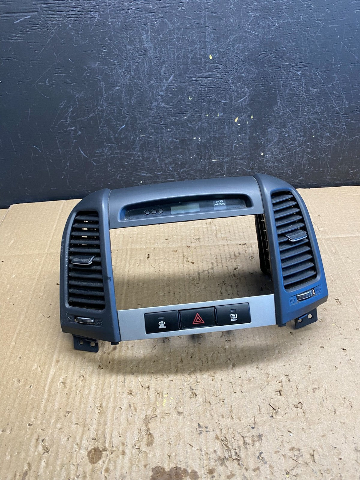 2007 to 2009 Hyundai Santa Fe Center Dashboard Radio Bezel Trim AD1871 DG0