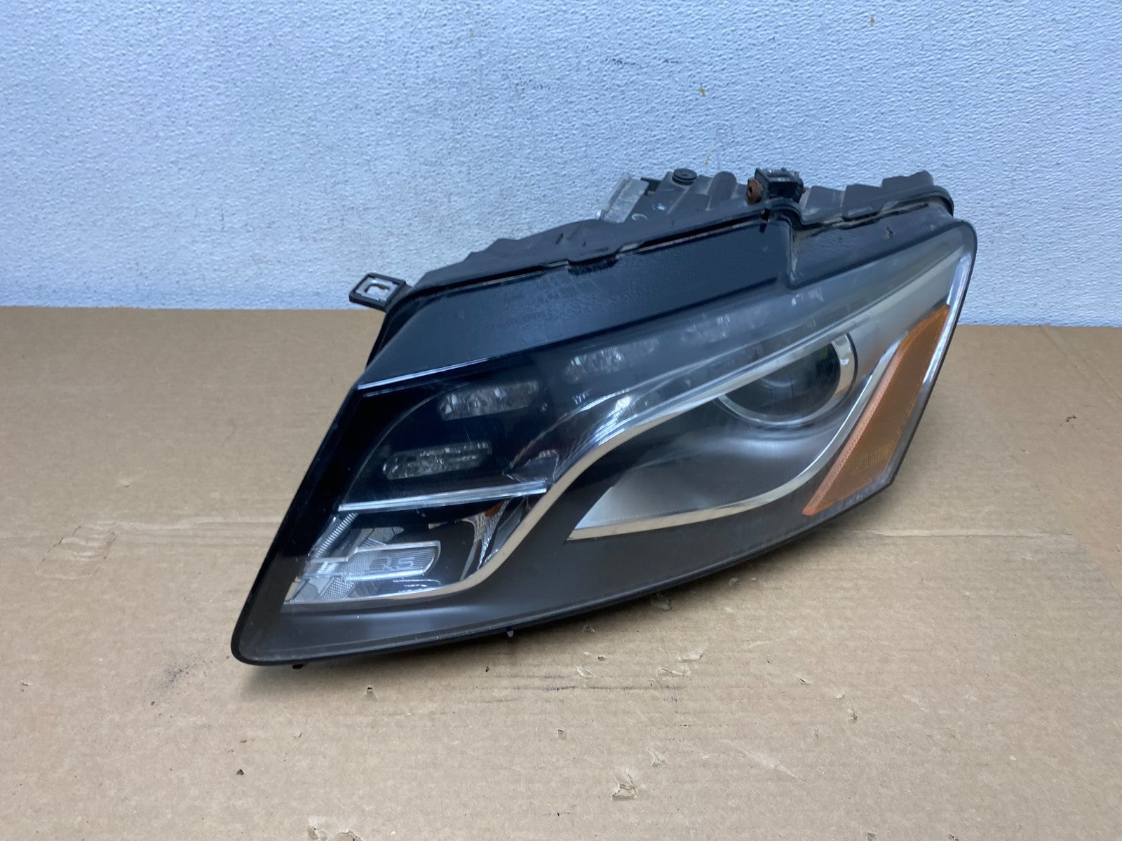 2009-2012 Audi Q5 Left Driver LH Side Xenon HID Headlight AD3830 DW2