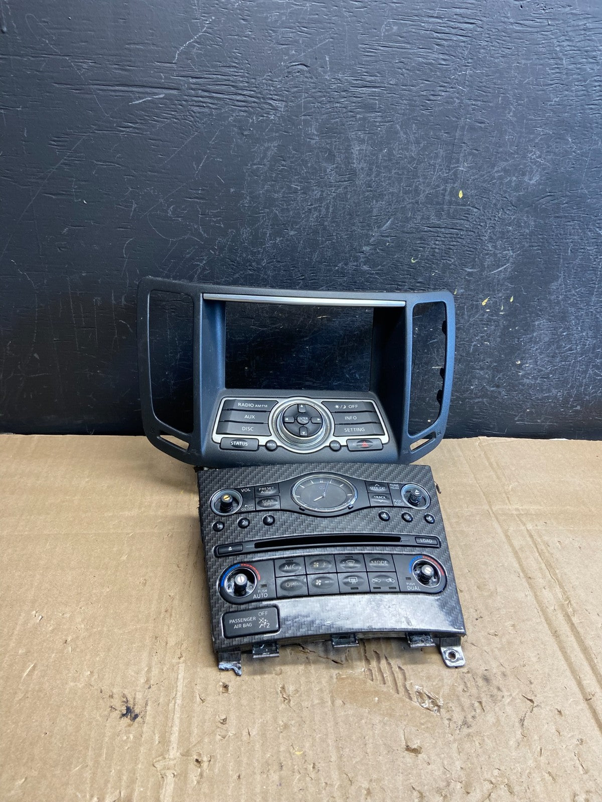 2010 to 2013 Infiniti G37 Radio Player Climate Control Panel Bezel AE1827 DG0