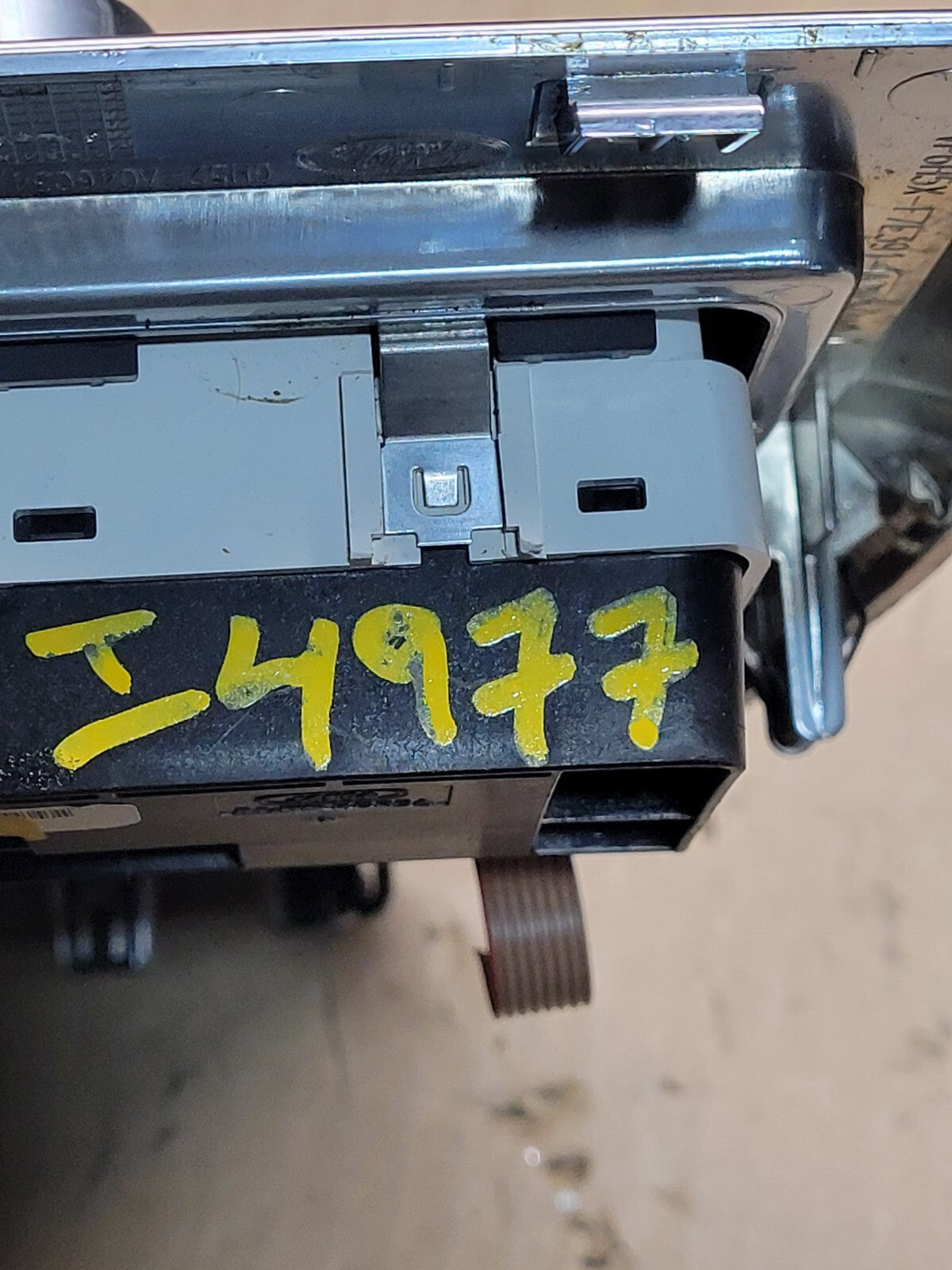 2007 - 2012 Land Rover LR2 Terrain Traction Switch OEM AT 6H52 14B596 I4977 DG18