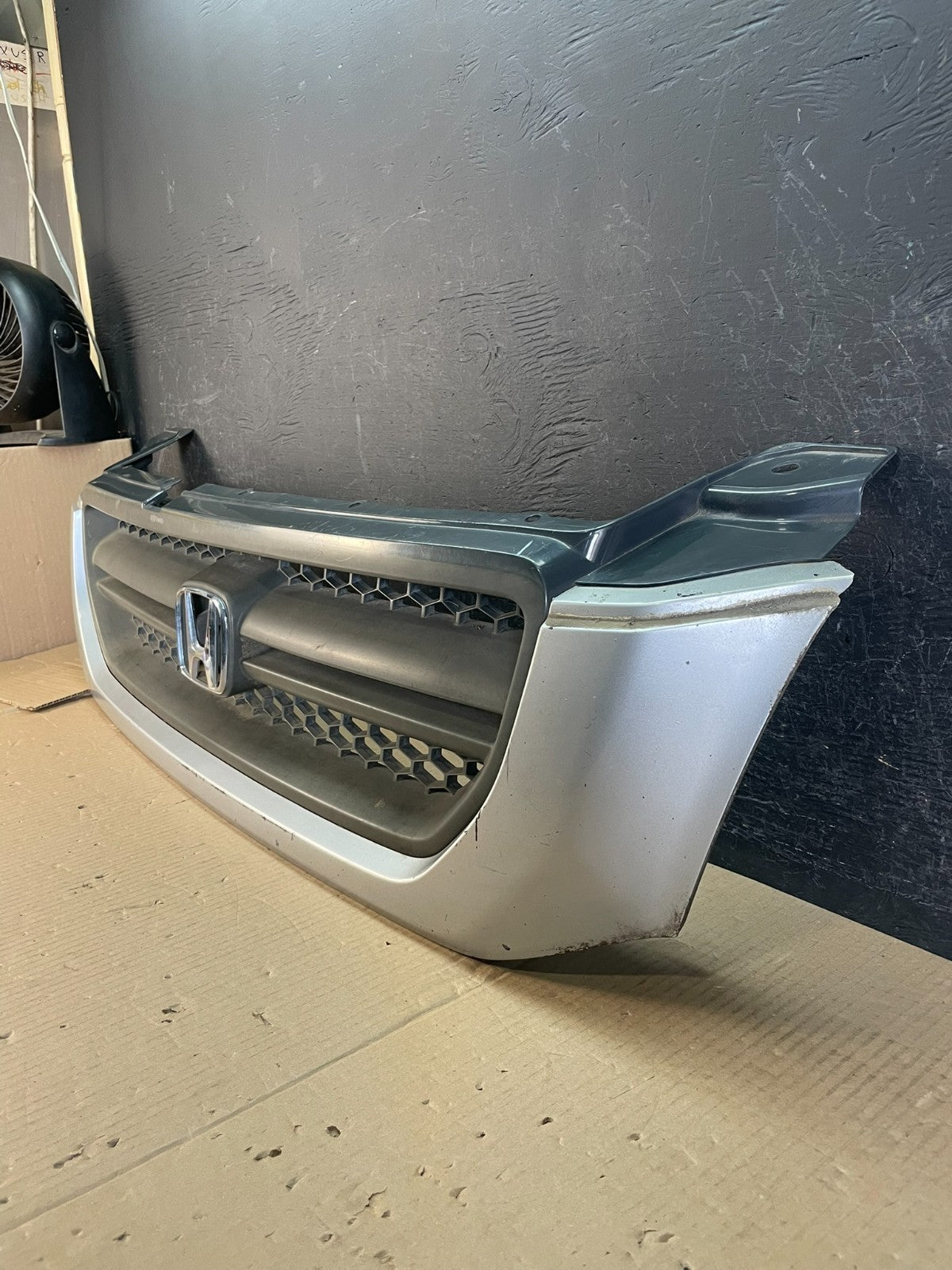 2003 2004 2005 Honda Pilot Front Upper Grill Grille Aftermarket AE3731 DG1