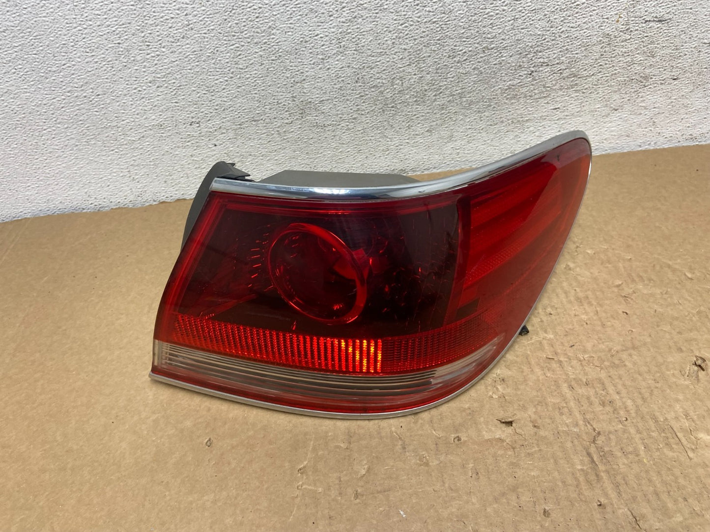 2005 - 2006 Lexus ES330 Right Passenger RH Side Tail Light AF7399 DW0