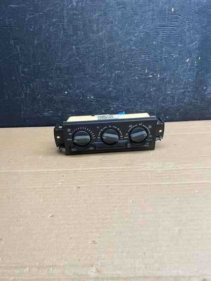 1999 to 2002 Chevrolet Silverado HVAC Heater Climate Control Module AG0038 DG0