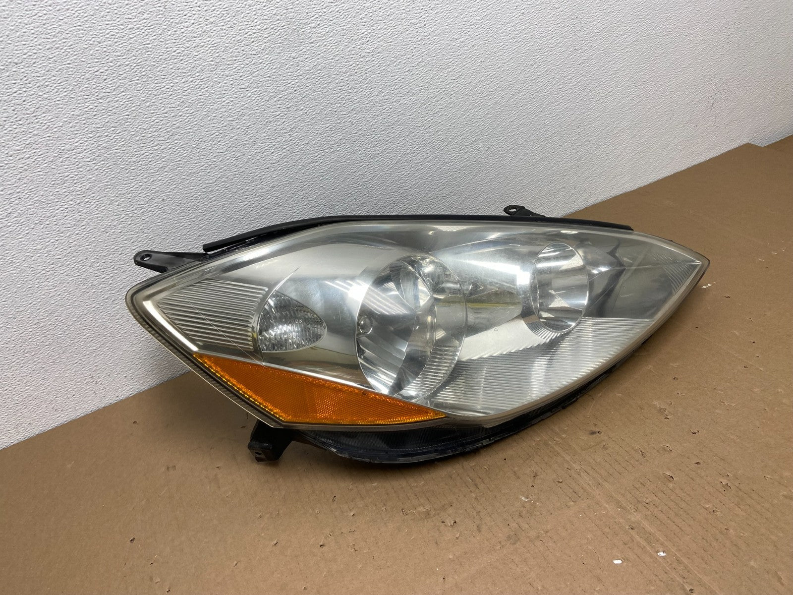 2006 to 2010 Toyota Sienna Right Passenger Rh Side Headlight Halogen AB6449 DW2