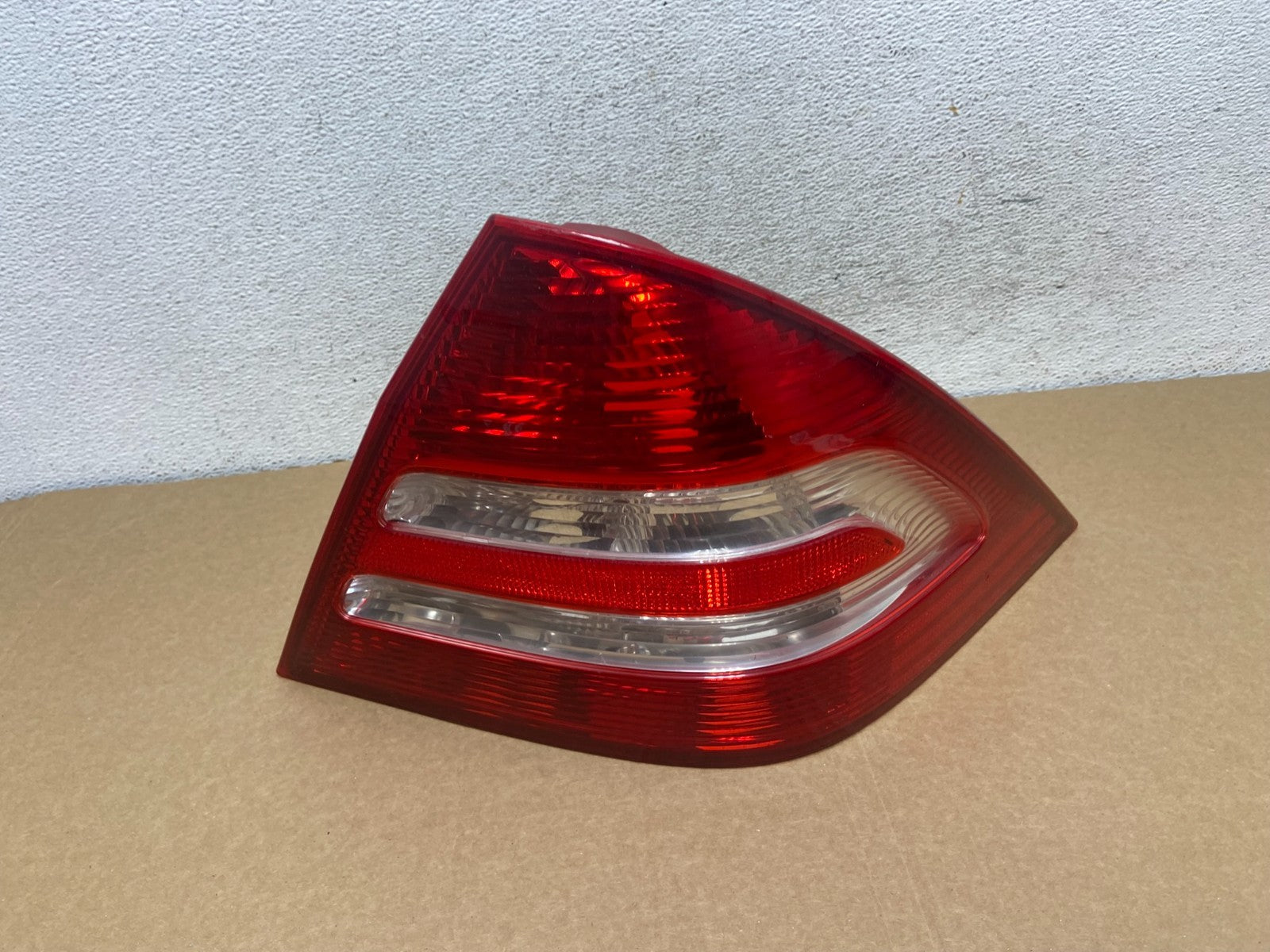 2005-2007 Mercedes-Benz C230 W203 C-Class Right Passenger Tail Light AF7267 DW0