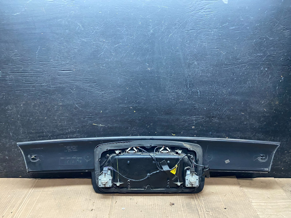 1998 1999 2000 Ford Contour Center Trunk License Plate Tail Light W2192 DG3