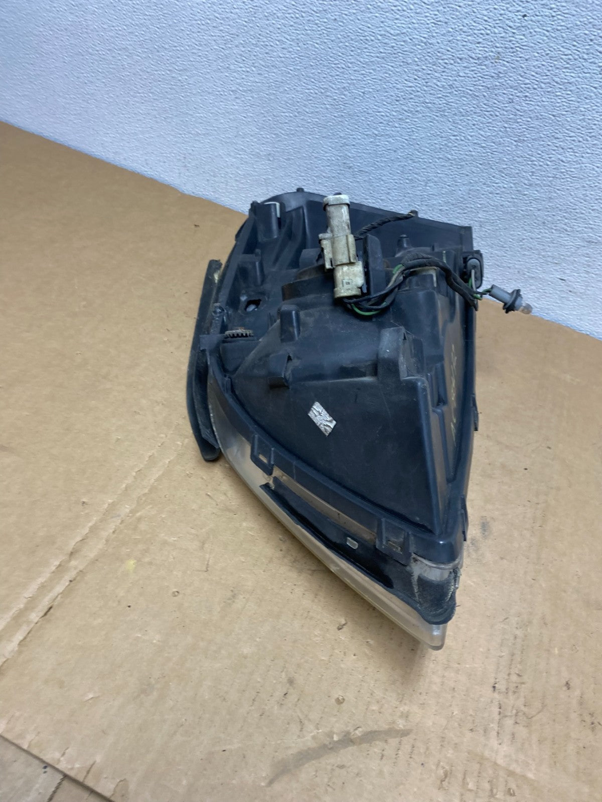 2004 - 2007 Ford Freestar Right Passenger RH Side Headlight Halogen AC8472 DW10