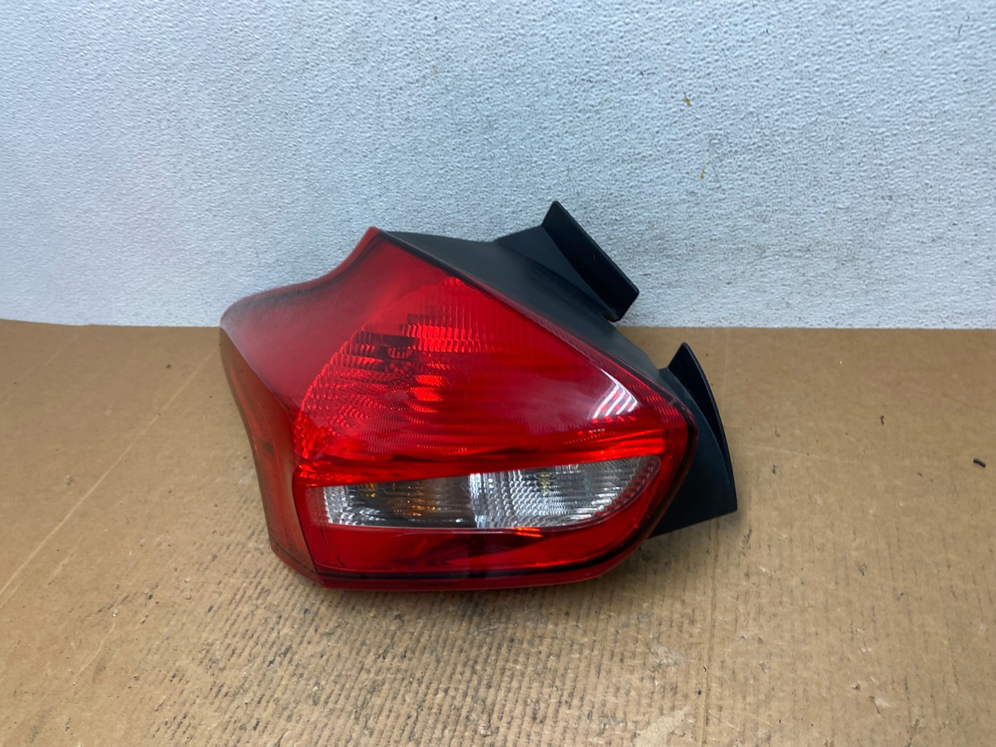 2015 to 2018 Ford Focus Tail Light Hatchback Left Driver LH Side AE1462 LK1