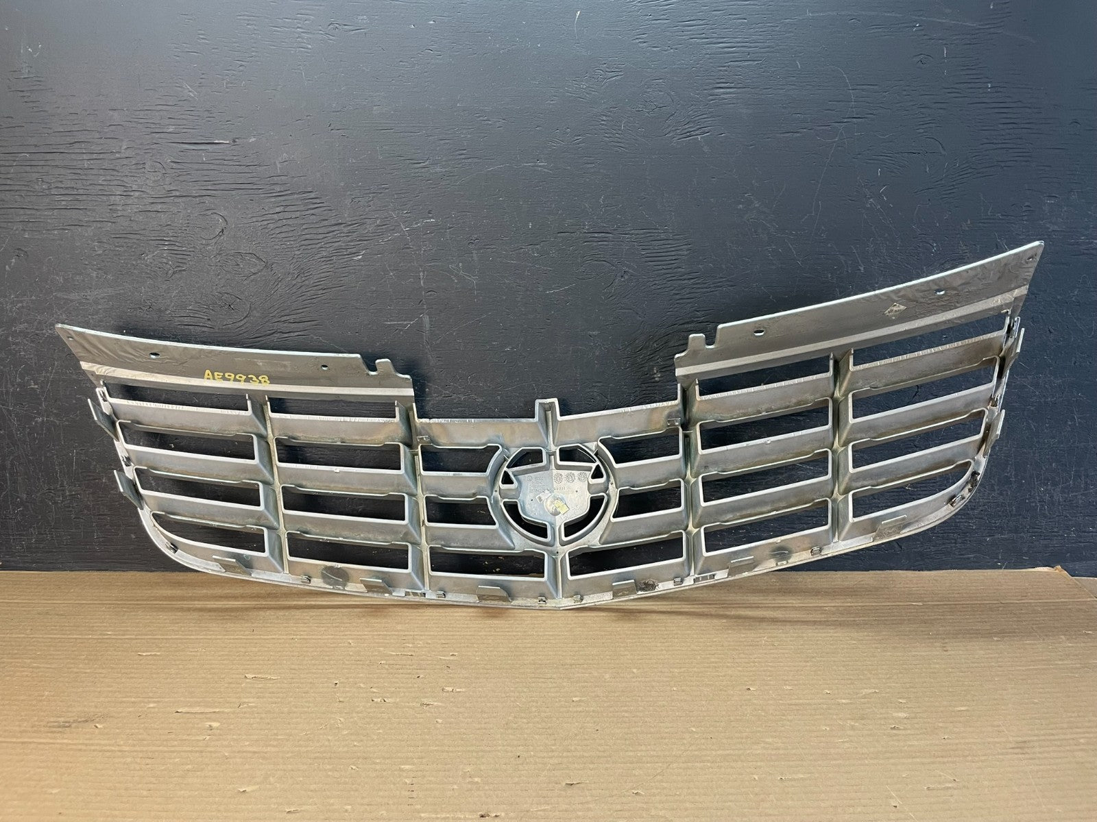 2006 to 2011 Cadillac DTS Front Bumper Upper Grille Grill AE9938 DG3