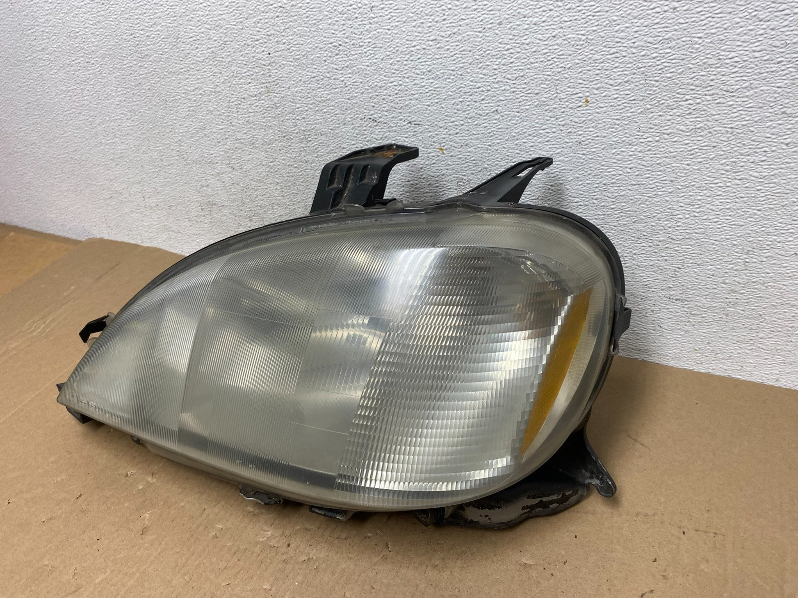 1998 to 2001 Mercedes ML320 ML-Class Left Driver LH Halogen Headlight AD6475 DW2