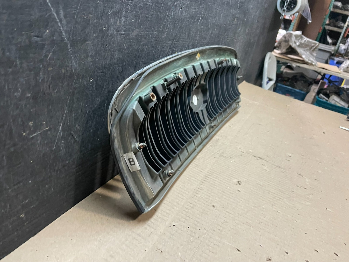 2001 to 2005 Hyundai Sonata Front Upper Grille Grill Bumper i7548 OEM DG8