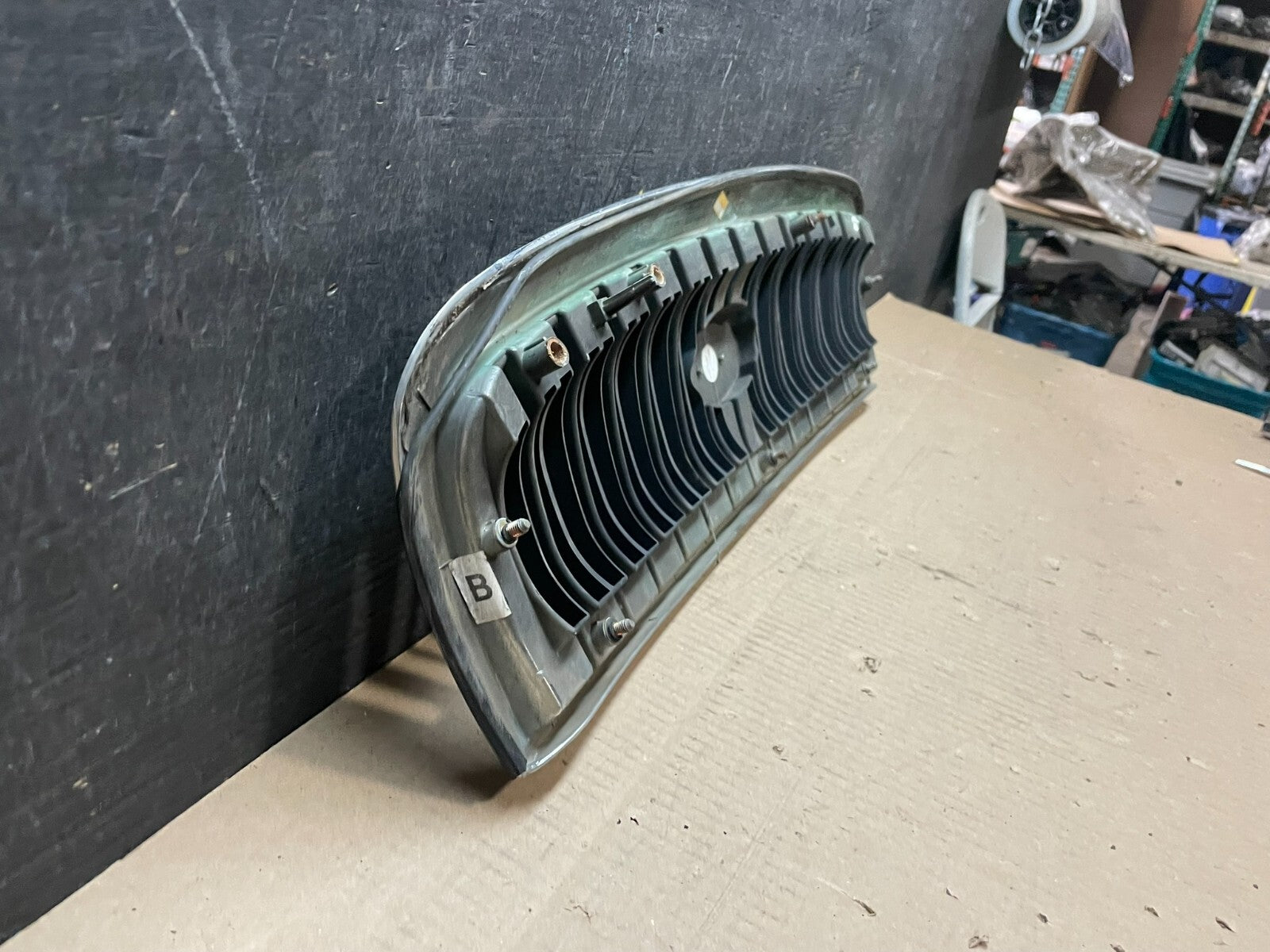 2001 to 2005 Hyundai Sonata Front Upper Grille Grill Bumper i7548 OEM DG8