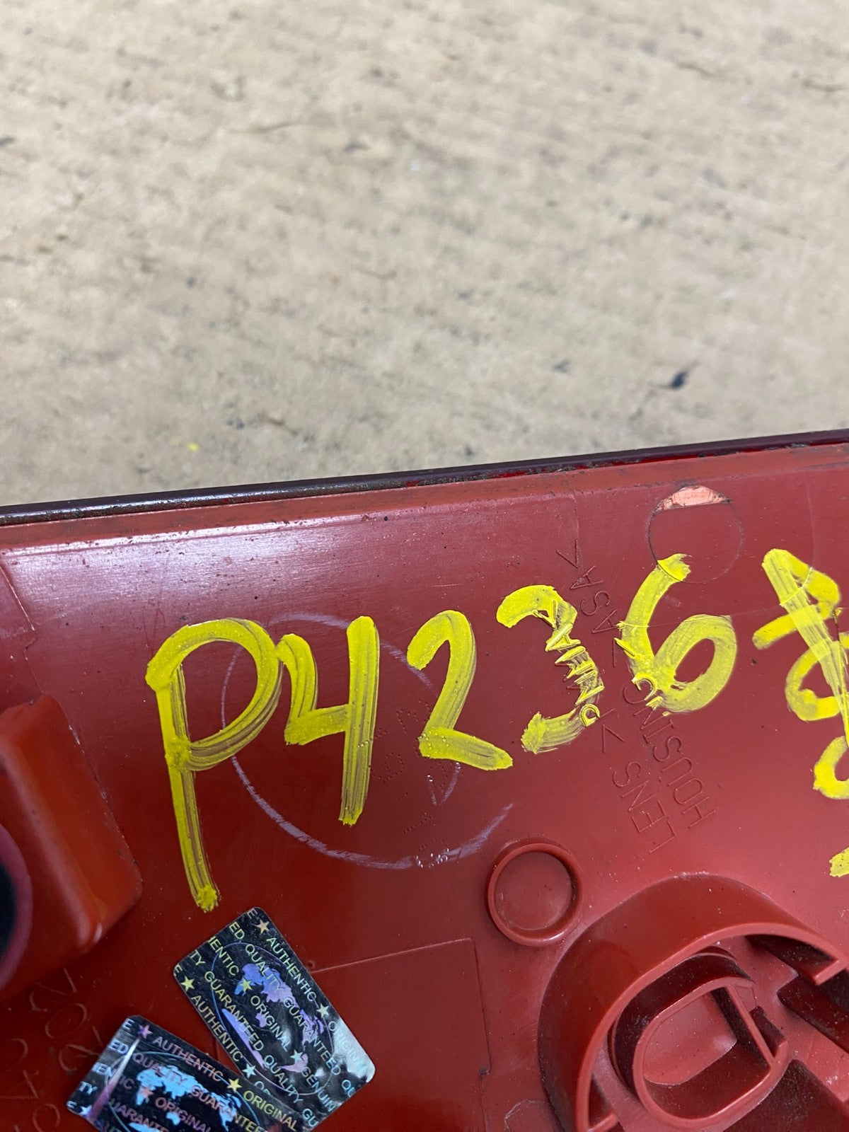 2004-2005 Mitsubishi Endeavor Right Passenger Rh Inner Tail Light Oem P42365