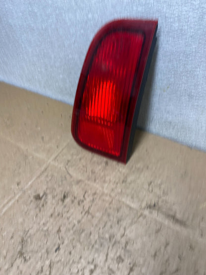 2003-2006 Lincoln Navigator Right Passenger Side Tail Light Inner OEM Z1189 DW1