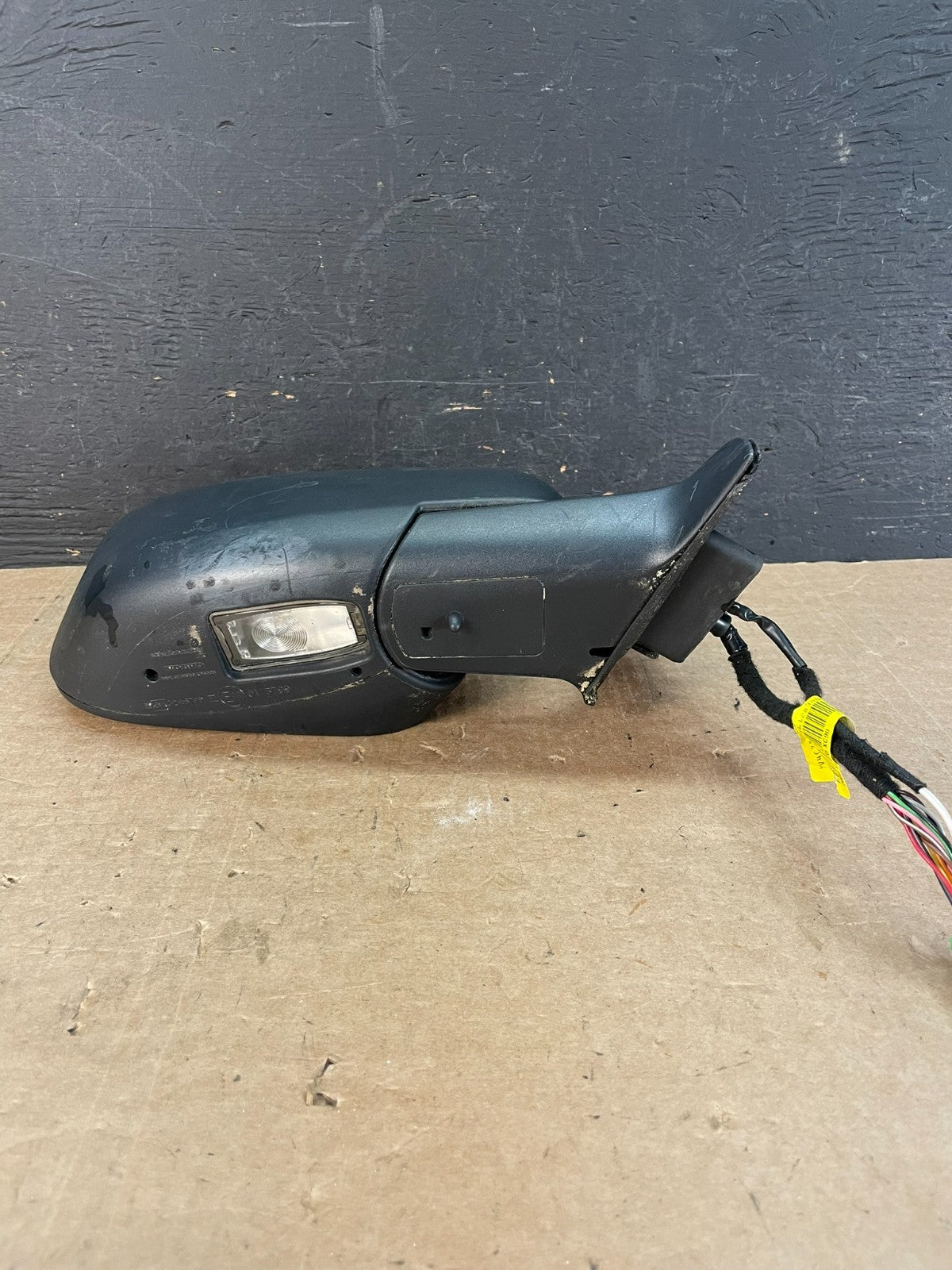 2003 to 2006 Volvo XC90 Right Passenger Side View Door Mirror AE8524 DW3