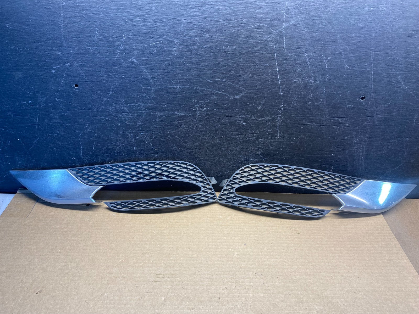 2013 to 2017 Buick Enclave Front Left+Right Set Side Fog Lamp Bezel AF4120 DG0