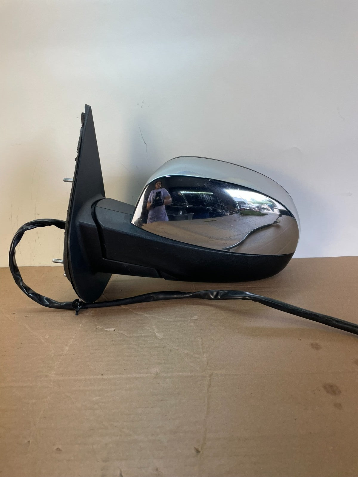 2007 to 2013 Chevrolet Tahoe Silverado Suburban Left Driver Mirror AG7865 DW0