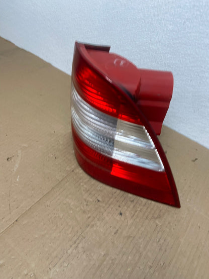 2002-2005 Mercedes ML 350 Ml-Class Right Passenger Rh Side Tail Light AB8175 LK1