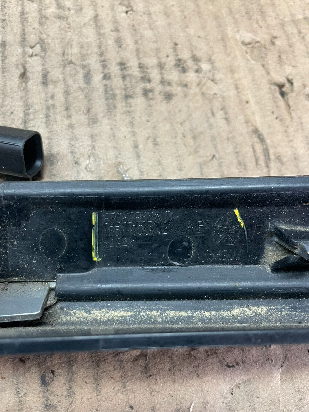 2011 2012 2013 2014 Chrysler 200 Sedan Rear Trunk Chrome Moulding M6102 DG11