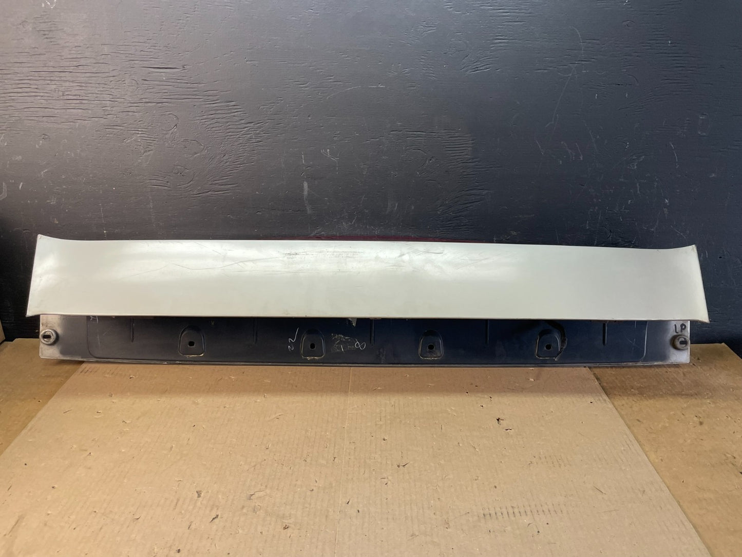 2002 - 2006 Cadillac Escalade Rear Upper Spoiler 3rd Third Brake Light AC1890 DG1