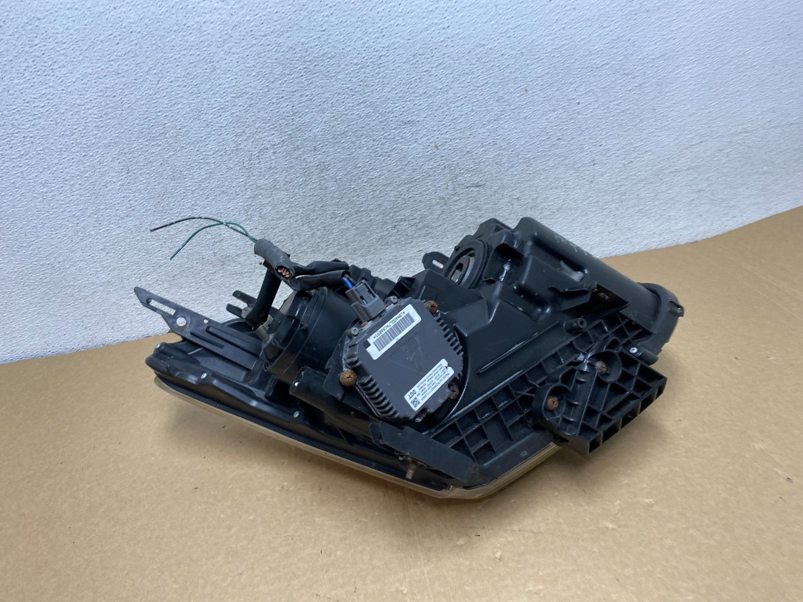 2008 to 2013 Nissan Rogue HID Xenon Headlight Left Driver Lh Side AF7290 DW7