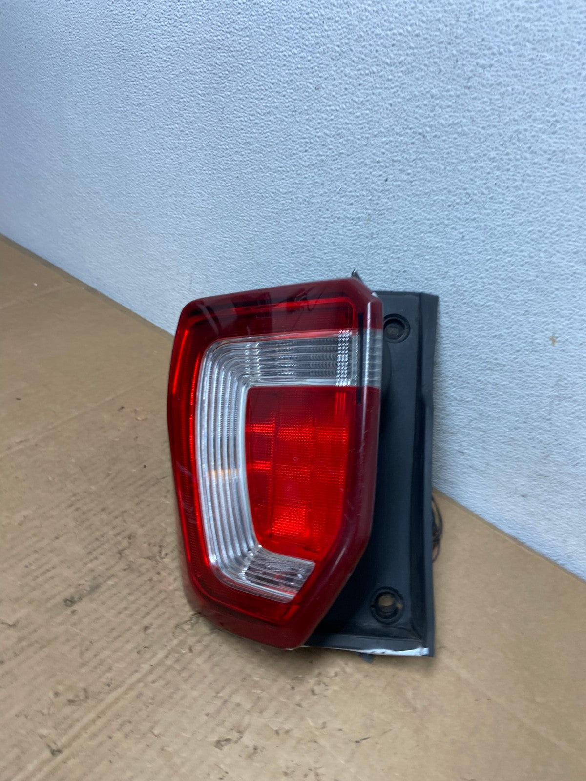 2016 to 2019 Ford Explorer Left Driver Lh Side Tail light AD1045 LK1