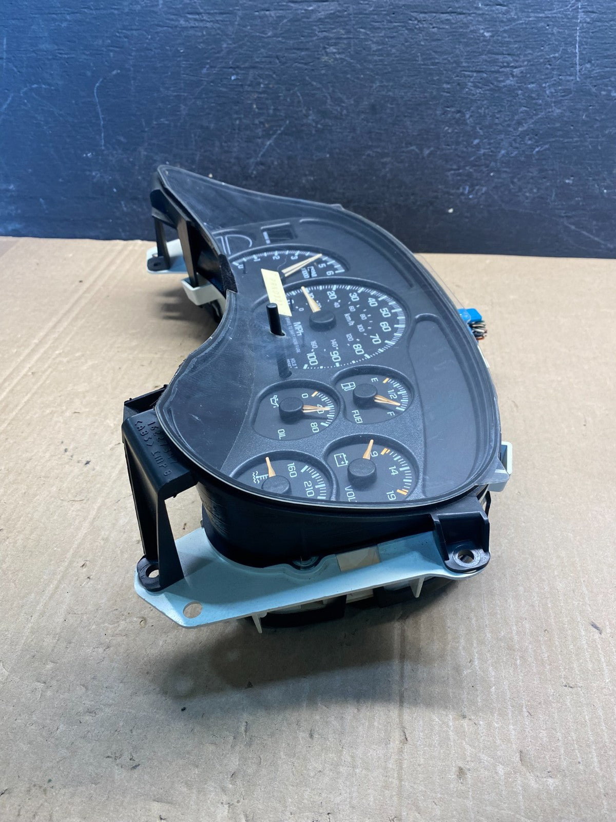 2002 GMC Yukon Speedometer Cluster Gauge AE7596 DG2