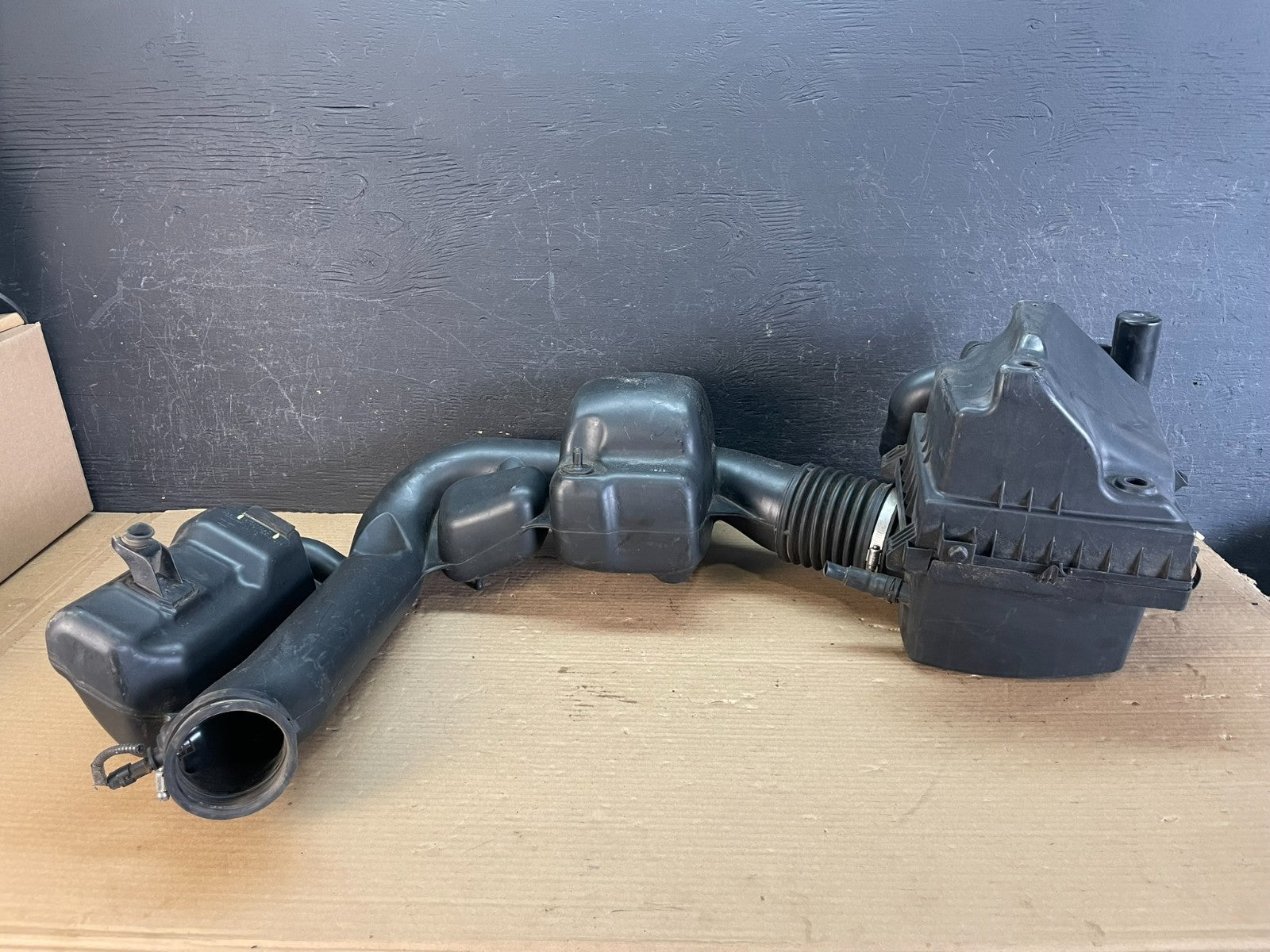 2011 - 2013 Dodge Durango 3.6L Resonator Air Intake Tube AF3434 DW4