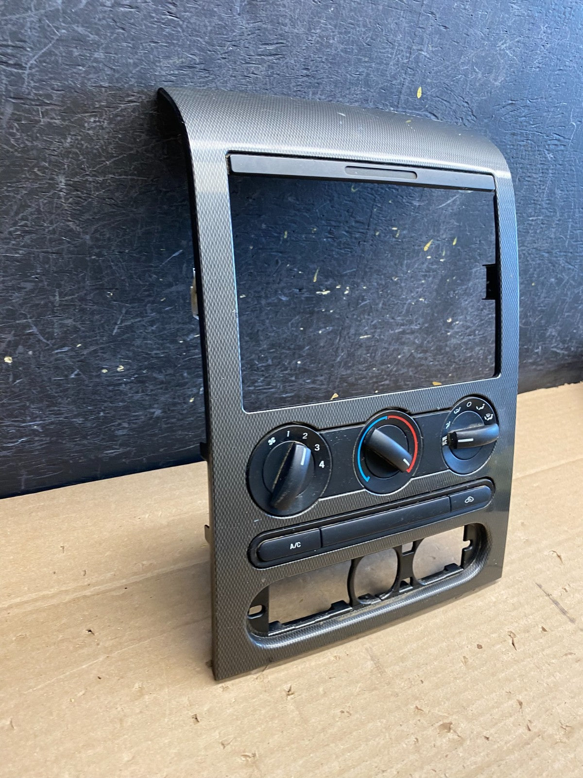 2004 to 2008 Ford F150 Radio Climate Dash Bezel Surround Black ag5278 DG2