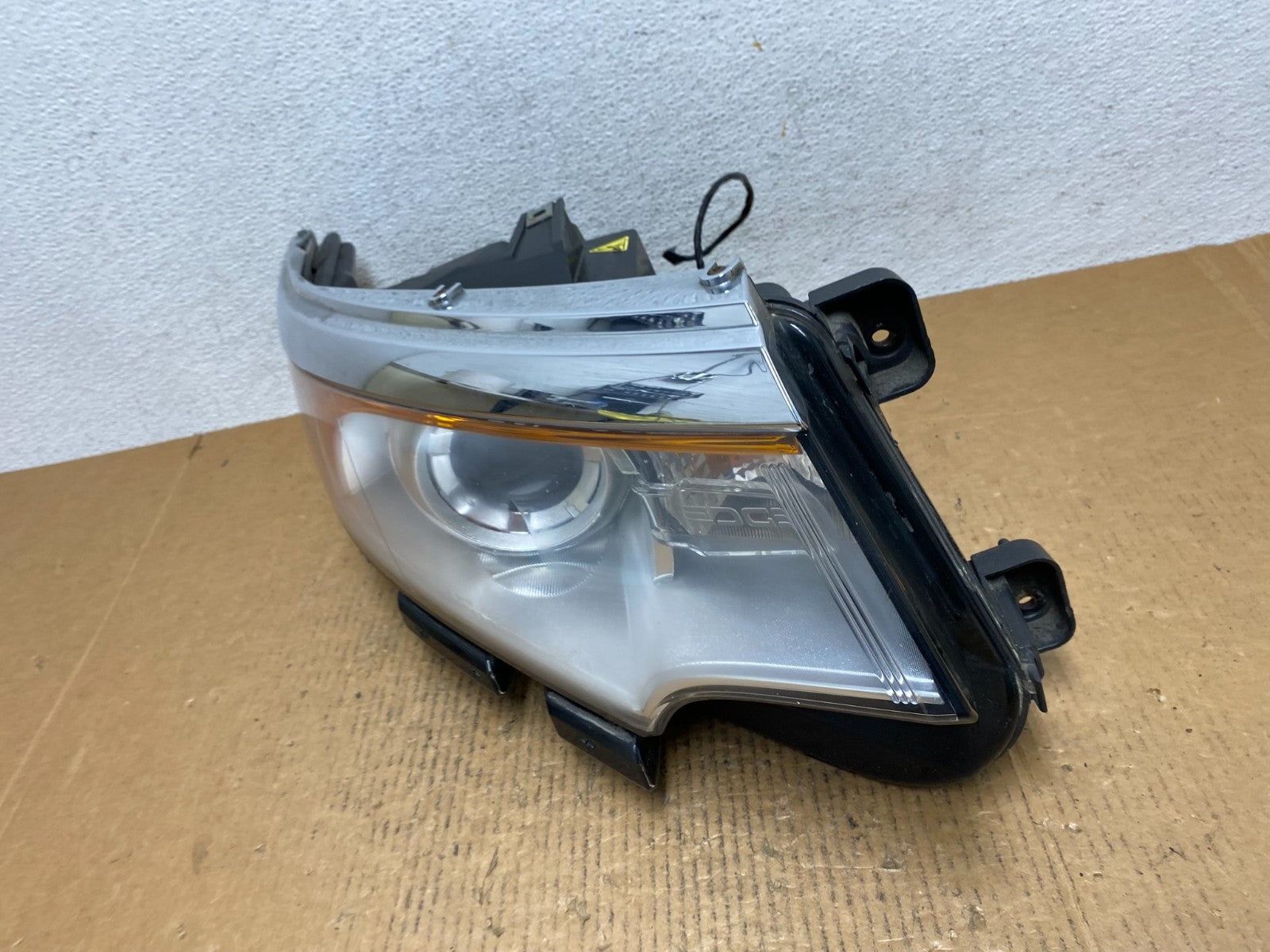 2011 to 2014 Ford Edge Front Right Passenger Headlight Xenon HID AE1229 DW1