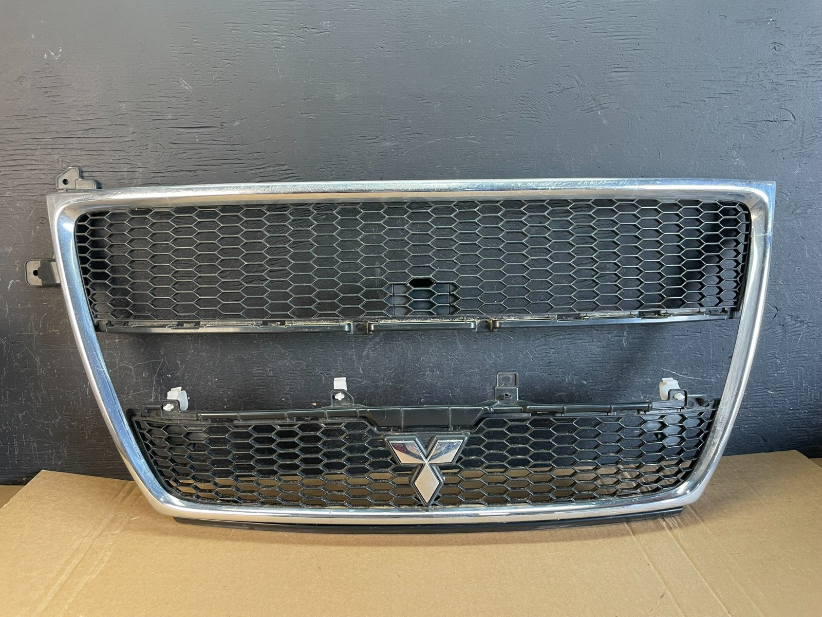 2010 - 2013 Mitsubishi Outlander Front Upper Lower Grill Grille AC9943 DG0