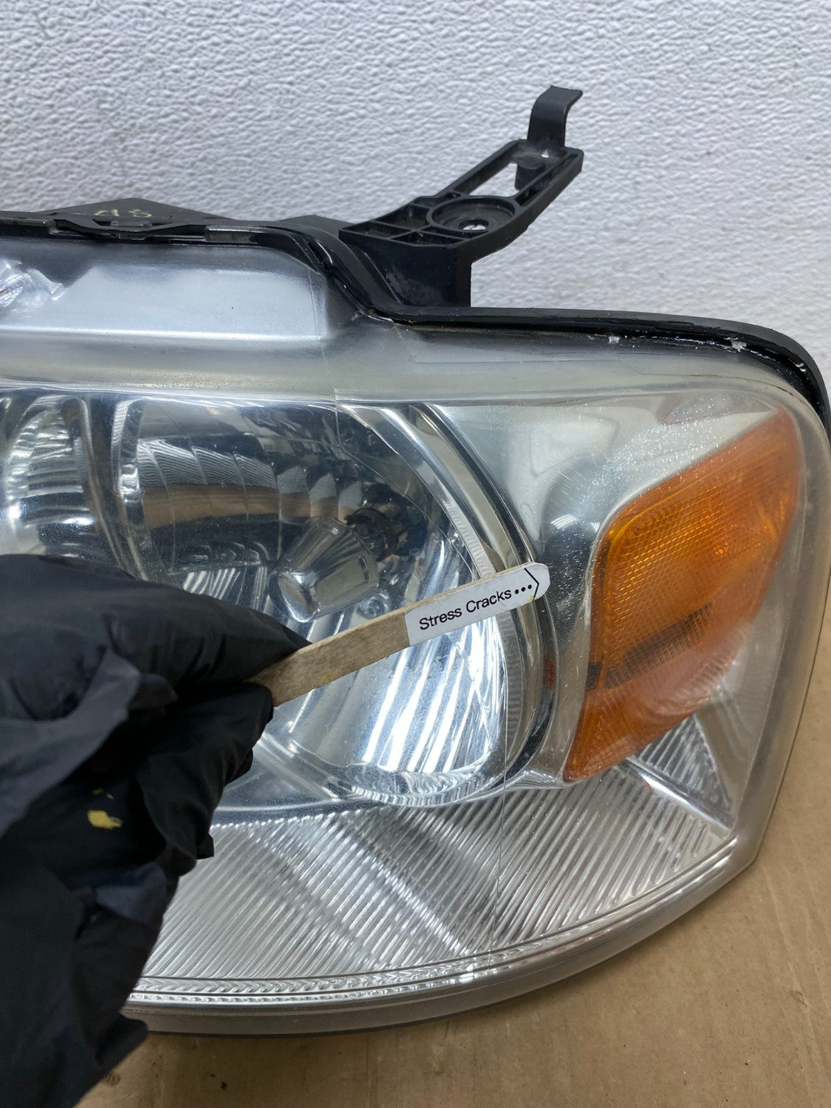 2004 to 2008 Ford F-150 F150 Left Driver LH Halogen Headlight AC8618 DW3