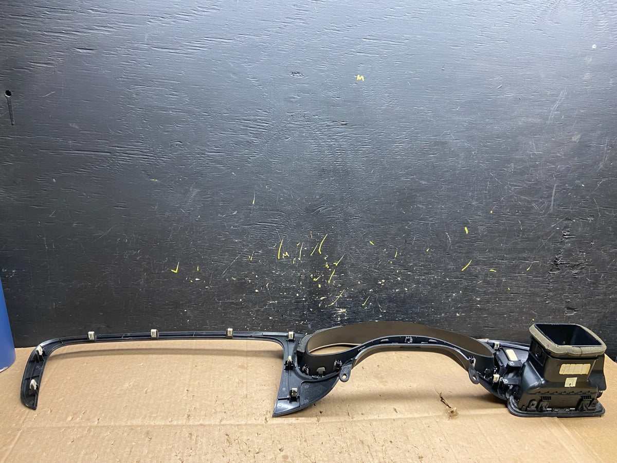 2015-2017 Chrysler 200 Speedometer Cluster Dash Bezel Trim W/ Vent Y8019 DG4