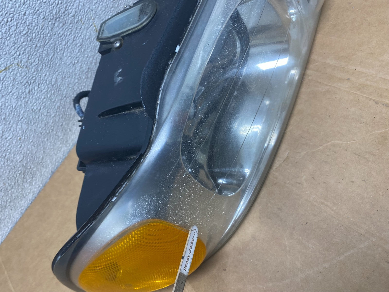 1998 to 2002 Lincoln Navigator Right Passenger Halogen Headlight OEM T1154 DW4