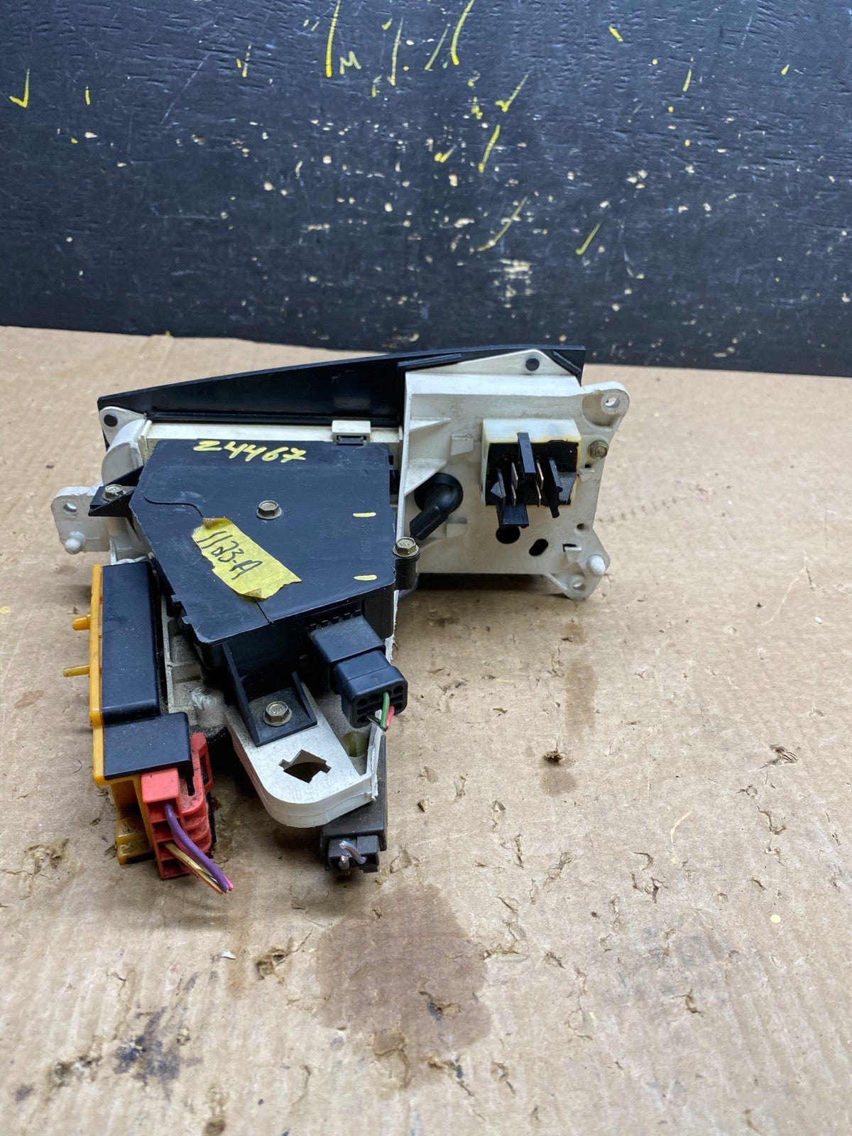 1998 to 2002 Honda Accord Radio CD Player Climate Control Switch z4467 DG3