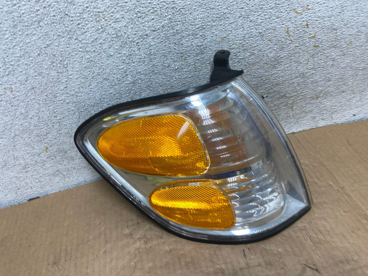 2001 - 2004 Toyota Sequoia Right Passenger RH Side Turn Signal DEPO AI7901 LK0
