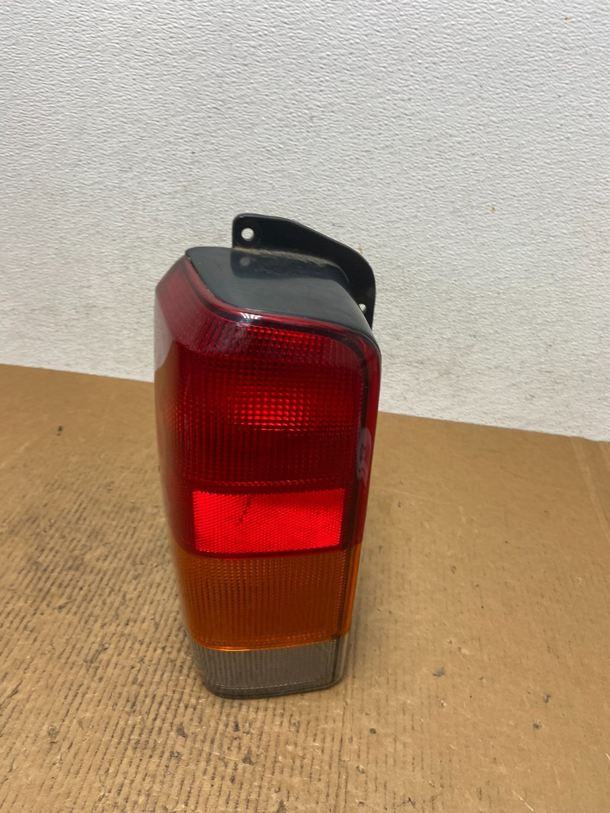 1997 to 2001 Jeep Cherokee Left Driver LH Side Tail Light AE0221 DW0