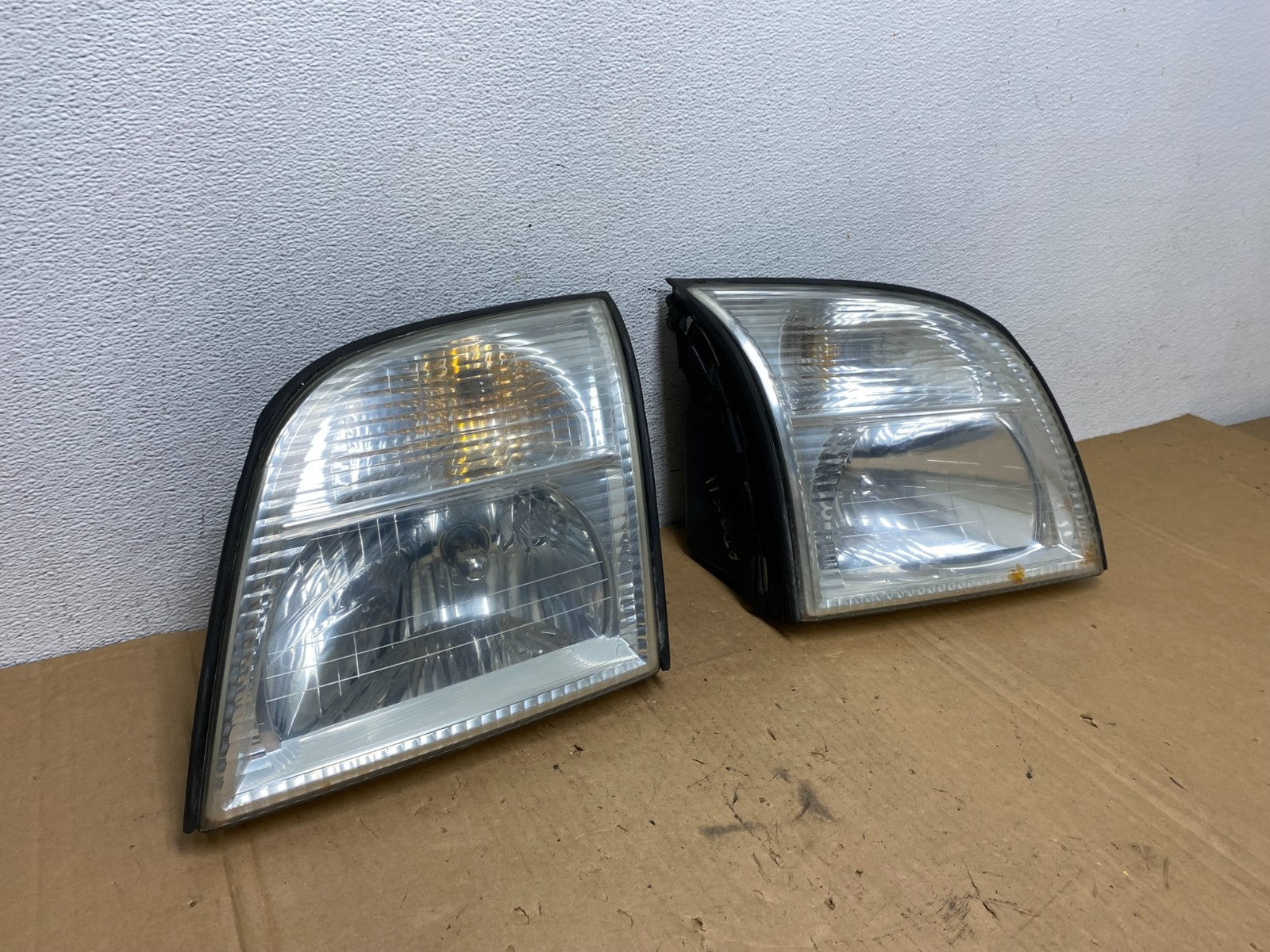 2002-2005 Mercury Mountaineer Left+Right Side Halogen Headlights AD2811 DW2