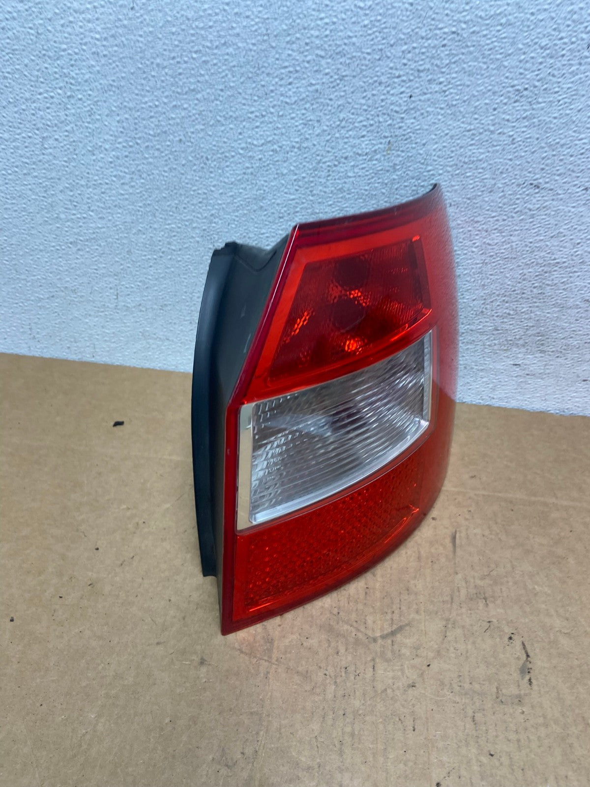 2001 - 2004 Audi A4 Wagon Avant Right Passenger RH Tail Light AD5497 LK2