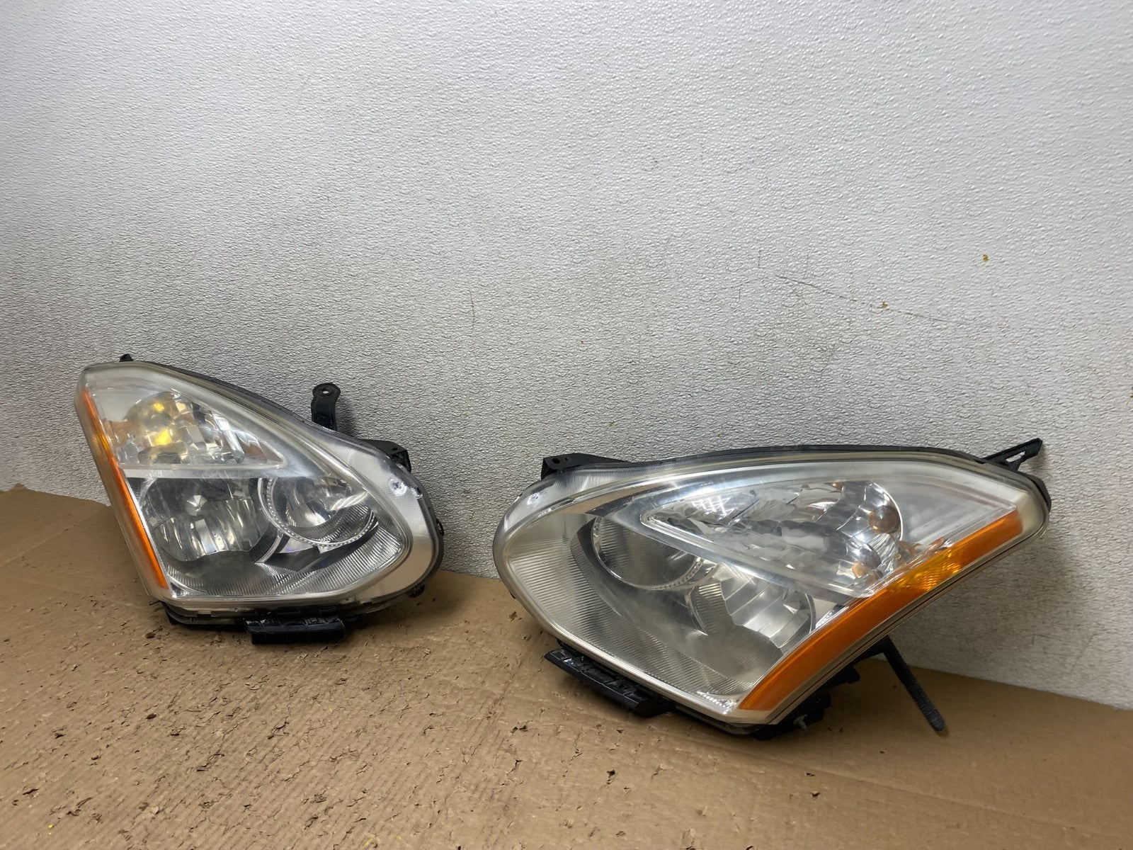 2009 - 2013 Nissan Rogue Left+Right Side Set Halogen Headlights OEM T8039 DW1