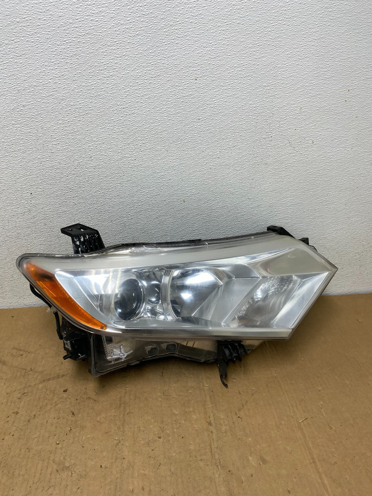 2012 to 2017 Nissan Quest Right Passenger RH Headlight Halogen AC8661 DW0